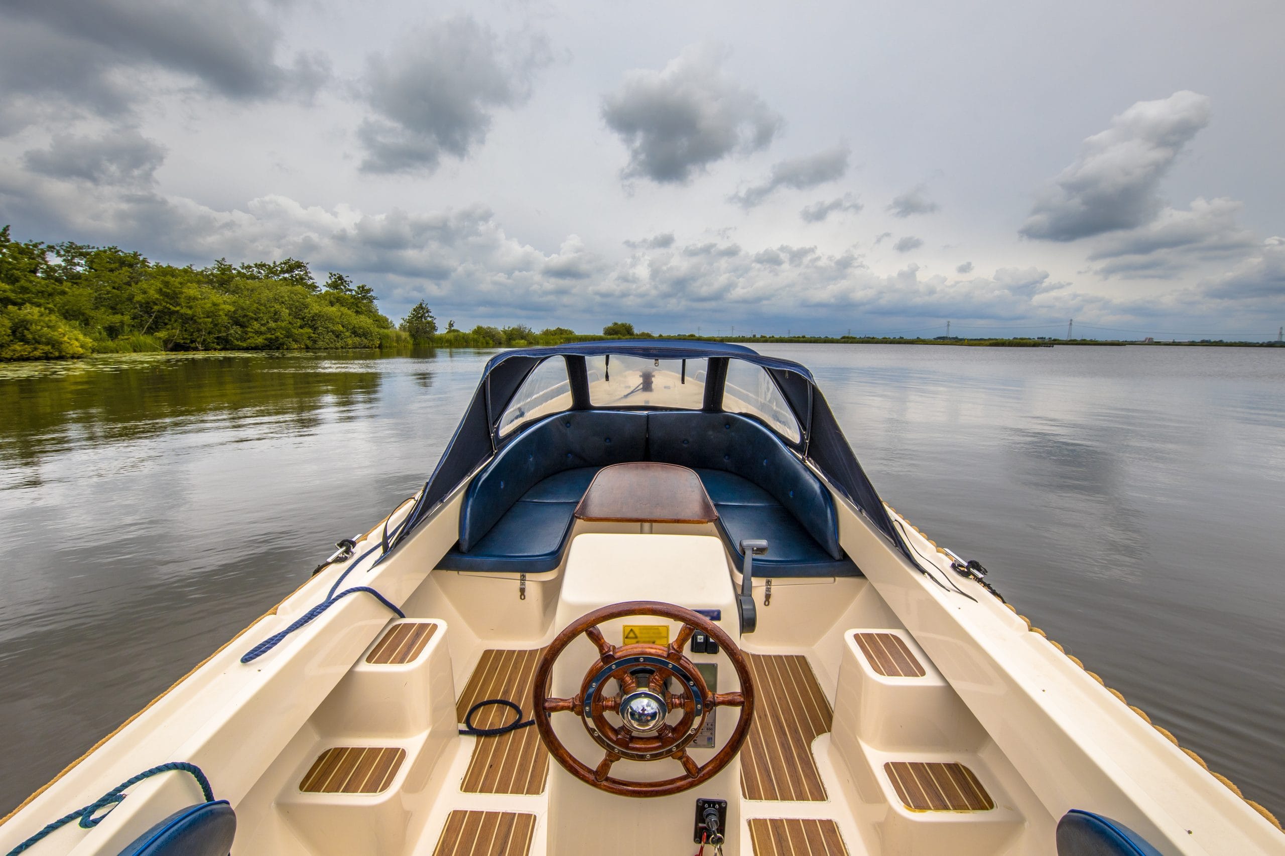 electric-boats-bringing-sustainability-to-marinas